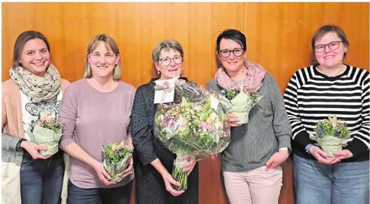 Christine Brogli-Anliker (Mitte) wird als Präsidentin verabschiedet. Foto: zVg