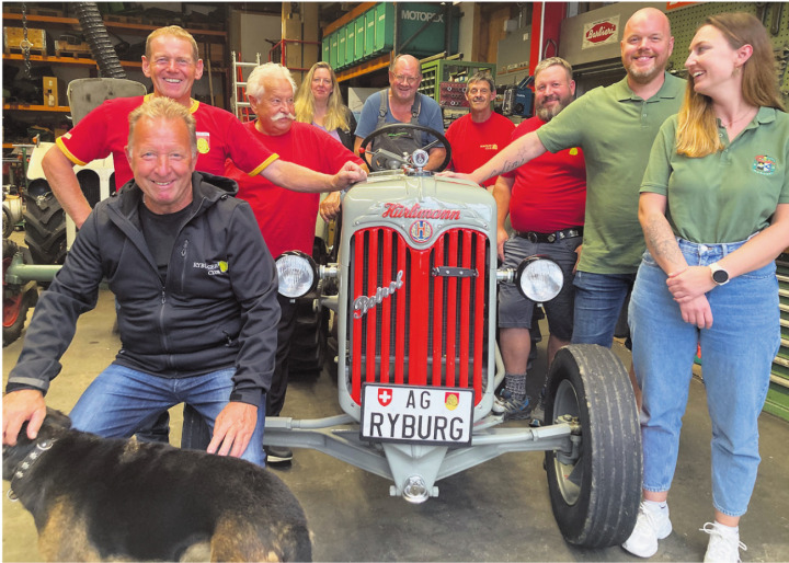 Und mittendrin ein Hürlimann: Mitglieder vom Ryburger Club und der Fasnachtzunft Ryburg freuen sich aufs Fest. Foto: rw