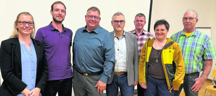 Moderatorin Patrizia Stocker (von links), Michael Frauchiger, Robert Schmid, Guy David, Alexander Zürcher, Corine Jeker und Hans Ulrich Amsler. Foto: Simone Rufli
