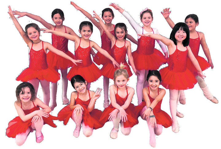 Auch die sechs- bis achtjährigen Mädchen der Ballettförderklasse freuen sich auf die baldige Aufführung. Foto: zVg