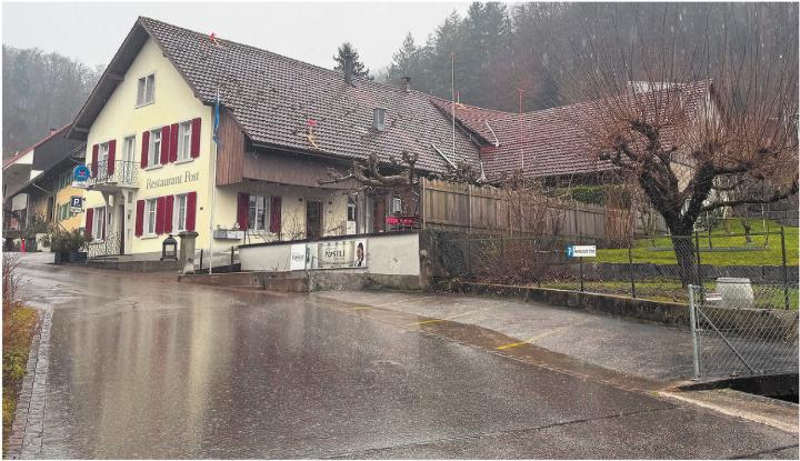 Die Bauprofile stehen. Im vorderen Bereich gut erkennbar, der eingedolte Bach. Foto: Susanne Hörth