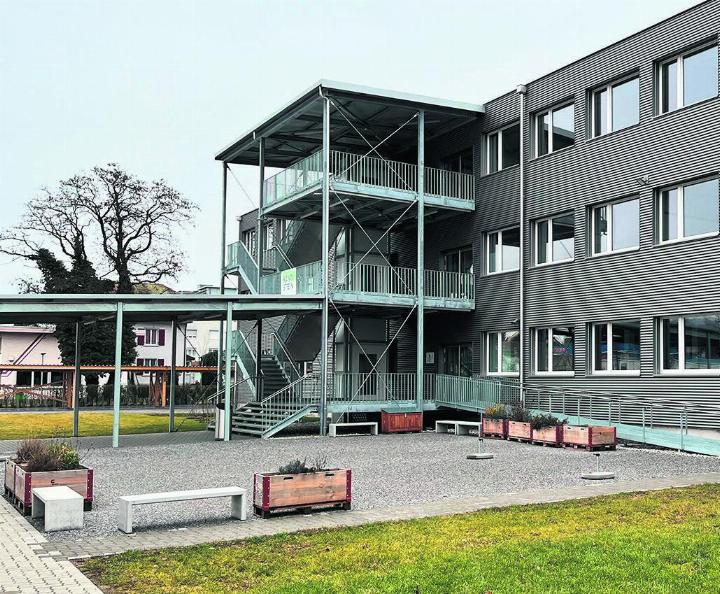 Das Provisorium der Kanti Stein bietet nicht Platz für alle Fricktaler Schülerinnen und Schüler. Foto: Valentin Zumsteg
