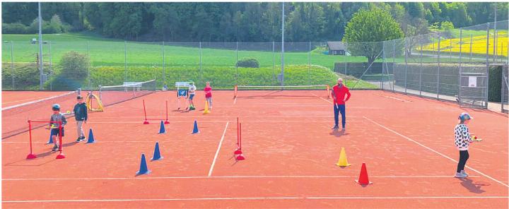 Vergnügnter Tag auf und neben den Tennisplätzen. Foto: zVg