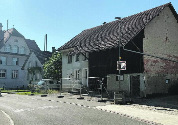 Die beiden Altliegenschaften Schulstrasse 8 und 10 werden abgerissen. Foto: Susanne Hörth