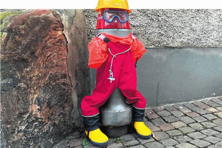 Allzeit bereit: das Hydranten-Männchen in der Rheinfelder Rindergasse.

Foto: Valentin Zumsteg
