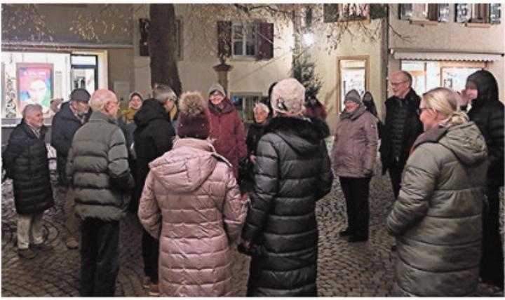 Der NVR eröffnete sein Weihnachtsfenster. Foto: zVg