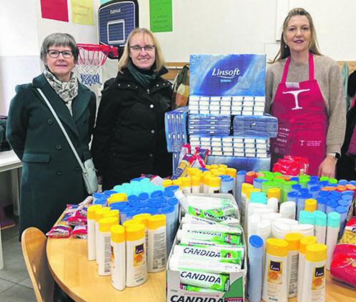 Barbara Maass und Andrea Gyger («Friitigssuppenteam», von links) und Sandra Niederkofler von «Tischlein deck dich». Foto: zVg