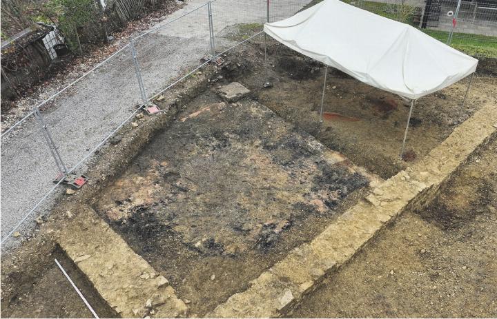 Auf der Ausgrabungsübersicht ist der Gebäudegrundriss mit den rund einen Meter dicken Mauern klar zu erkennen. Foto: zVg Auf der Ausgrabungsübersicht ist der Gebäudegrundriss mit den rund einen Meter dicken Mauern klar zu erkennen. Foto: zVg