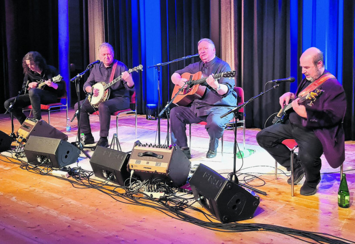 Wenn Spielfreude und Virtuosität zusammenspielen: Die Kruger Brothers rissen mit ihrem eigenen Sound zwischen Folk und Bluegrass alle Gäste im vollbesetzten SteinliChäller mit. Standing Ovations hochverdient! Foto: zVg