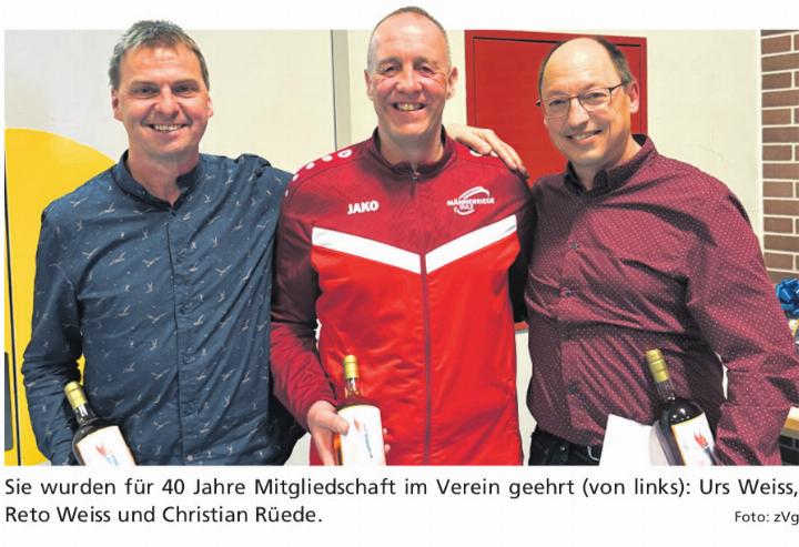 Sie wurden für 40 Jahre Mitgliedschaft im Verein geehrt (von links): Urs Weiss, Reto Weiss und Christian Rüede. Foto: zVg