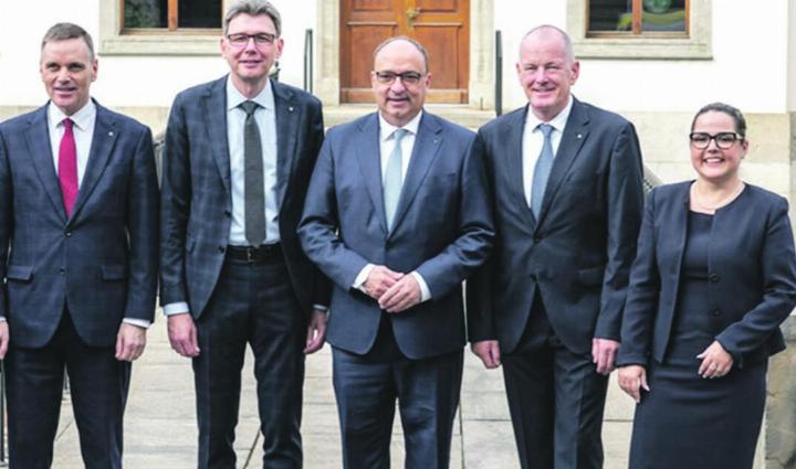 Die neue Aargauer Regierung, wieder mit einer Frau, setzt sich aus Jean-Pierre Gallati (links), Dieter Egli, Markus Dieth, Stephan Attiger und Martina Bircher zusammen Foto: zVg