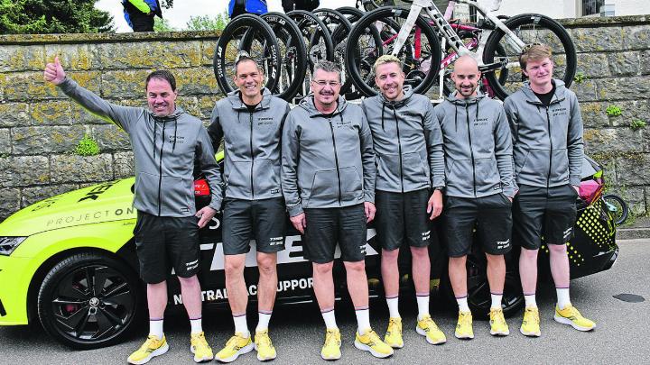 Die Crew um den Gansinger Martin Obrist (ganz links) ist auch an der diesjährigen Tour de Suisse für den neutralen Pannendienst zuständig.
