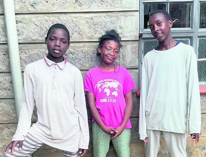 Sie sind angekommen im «Youth for Hope»: Francis Roboka (links), Natasha Inzera und Justus Musyoki fühlen sich in ihrem neuen Daheim sichtlich wohl. Foto: zVg