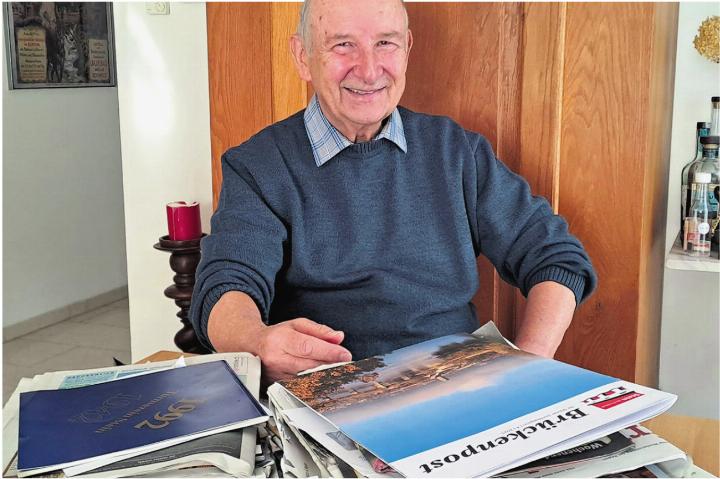 Fritz Käsers Herz schlägt immer noch für die Zeitung. Foto: Petra Schumacher