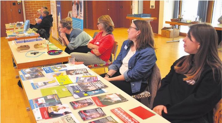 23 Organisationen waren präsent an kreativ und informativ gestalteten Marktständen. Foto: zVg