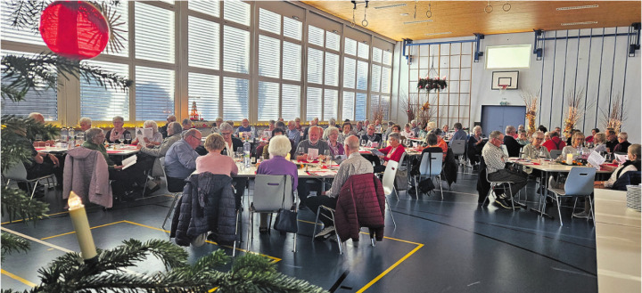 72 Seniorinnen und Senioren genossen die Feier in Hornussen. Foto: zVg