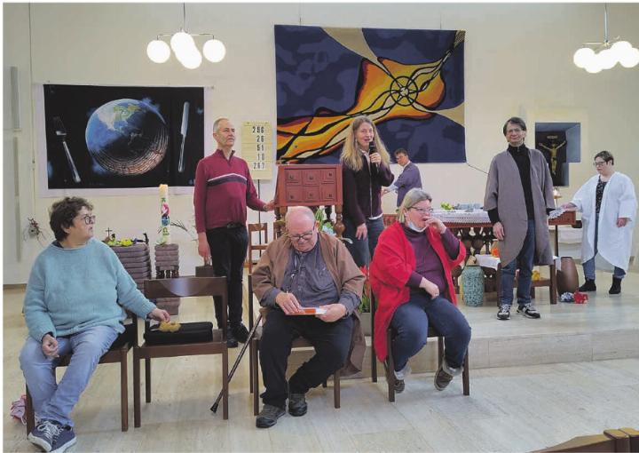 Bewohnerinnen und Bewohner der Stiftung MBF in Stein spielten biblische Szenen nach. Foto: zVg