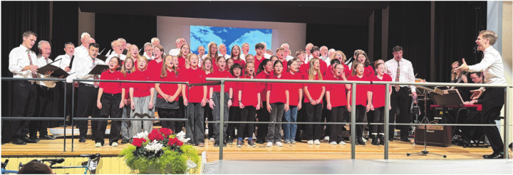 Der Männerchor Frick und der Jugendchor Gipf-Oberfrick begeisterten das Publikum mit ihrem gemeinsamen Programm. Foto: Simone Rufli