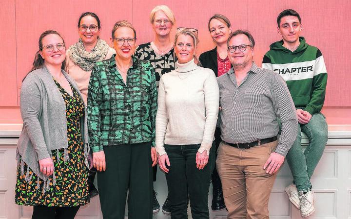 Wurden von der SP nominiert: Anne Reich (hinten links), Margitta Zumbach, Clara Willers, Alessio Porricello und Daniela Leimgruber (vorne links), Claudia Rohrer, Carole Binder-Meury und Oliver Jucker. Foto: zVg