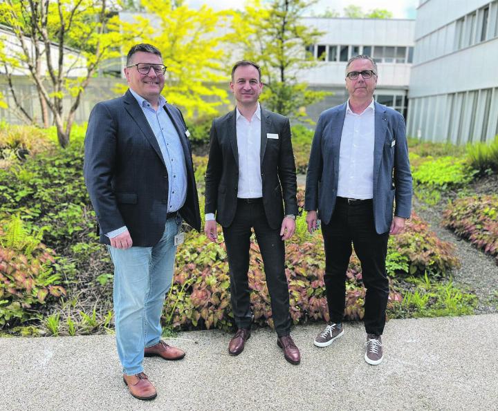 Konnten gute Zahlen präsentieren: Hanspeter Illi (von links), Leo Bonati und Matthias Mühlheim. Foto: Valentin Zumsteg