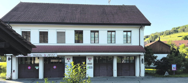 Im ersten Stock dieses Gebäudes in Effingen findet die Nachmittagsbetreuung der Tagesstrukturen Böztal statt. Foto: Simone Rufli