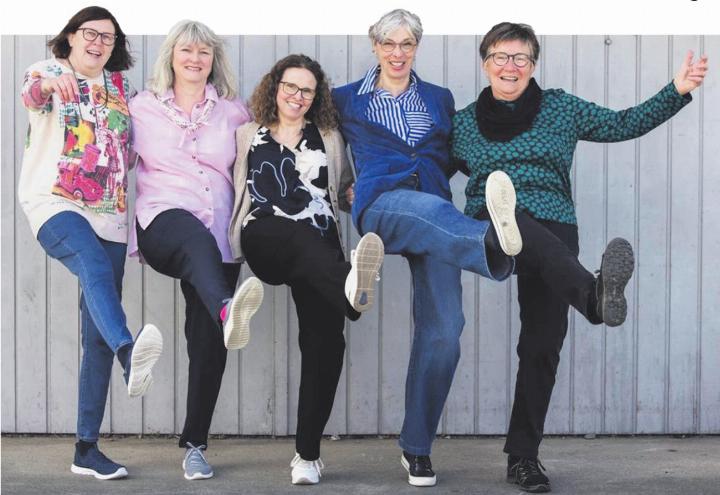 Ein Bild, das unterstreicht: Der neue Vorstand des Frauenvereins Frick ist auf dem Weg in die Neuzeit. Foto: zVg