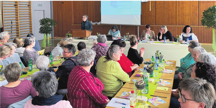 Edith Plattner (links) begrüsste die Versammlung.