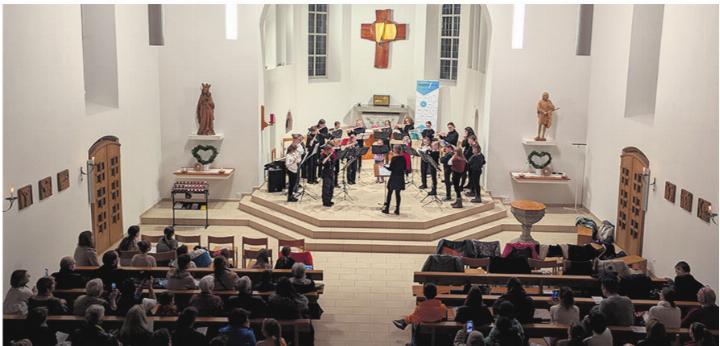 Am Ende gab es viel Applaus für die rund 50 Musizierenden. Foto: zVg