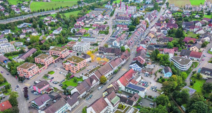 Die Gemeinde Frick hat in der Befragung eine gute Bewertung erhalten. Vor allem die gute Verkehrsanbindung und die Einkaufsmöglichkeiten werden geschätzt. Foto: zVg