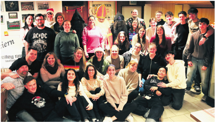 Samichlaus und Schmutzli begeisterten Klein und Gross. Samichlaus und Schmutzli begeisterten Klein und Gross.