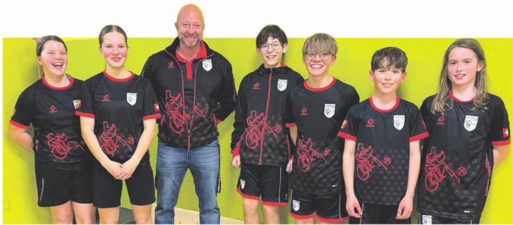 Salome und Amelie Lauber, Freddy Soder, Nico Battalina, Finn Hilpert, Finn Bollinger und Miles Roth. Foto: zVg