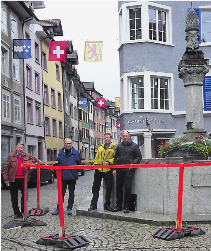 Kurt Brandenberger (von links), Walter Winter, Felix Näf und Christian Rüede hoffen auf Verständnis in der Brunnenfrage. Foto: Susanne Hörth
