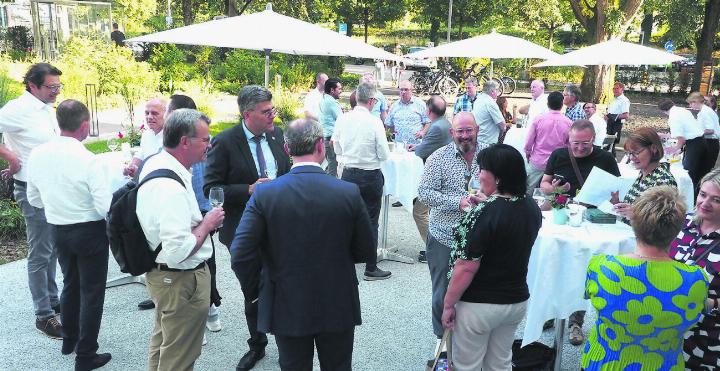 Die FDP lud zum jährlichen Wirtschaftstreffen ins Hotel Schützen nach Rheinfelden. Es wurde angeregt diskutiert. Foto: Boris Burkhardt