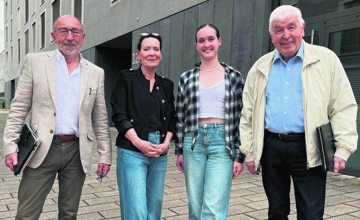 «Über das Thema wird diskutiert»: Christian Müller (von links), Béa Bieber, Alina Spuhler und Max Hänggi. Foto: Valentin Zumsteg
