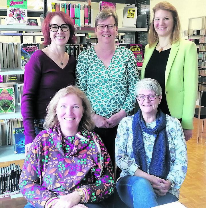 Das Team der Bibliothek Möhlin: Nadja Soder (hinten, von links), Hanke Nobbenhuis, Bettina Indolese, Leiterin Andrea Fischler (vorne, von links) und Colette Schneider. Foto: zVg