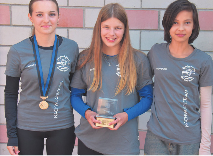Mädchen-Power: Anja Erdin, Jessica Oeschger und Aline Kuhn vom Nachwuchsteam der Sportschützen Mettauertal gewannen den Gruppenwettkampf des Nachwuchses.