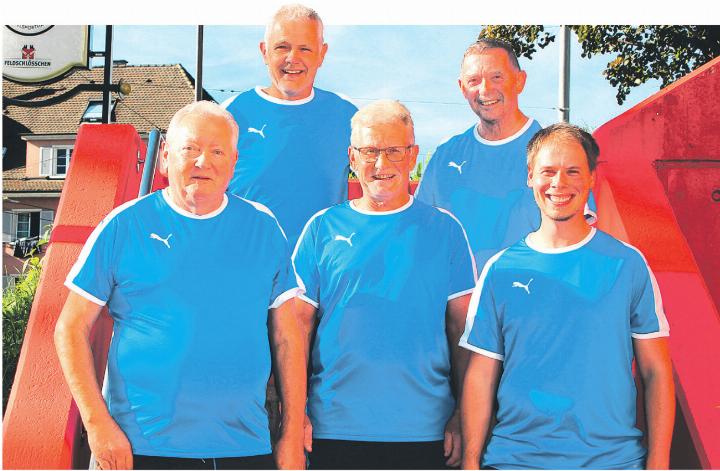 Die Aargauer Kegler konnten ihren Schweizermeister-Titel verteidigen (von links): Toni Zingg (Muhen), Rolf Herzog (Wallbach), Nick Wendelspiess (Wegenstetten), Roger Fuchs (Rothrist) und Marius Langenegger (Dietwil). Foto: zVg