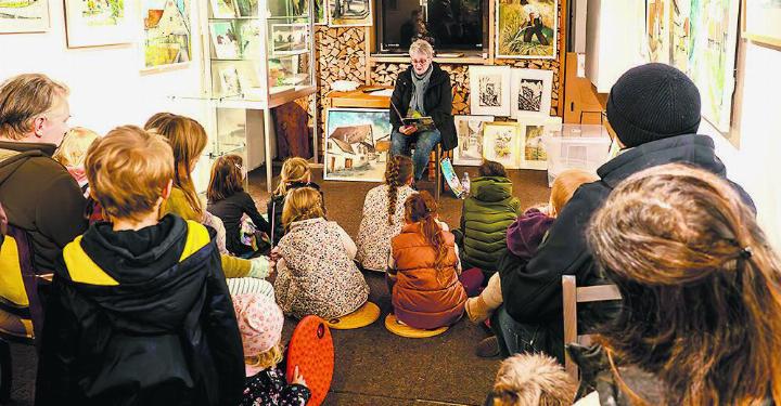 Die kleinen Besucher kamen auf ihre Kosten: Kinderschminken, eine Mal-Ecke und Vorlesungen spannender Geschichten. Foto: zVg