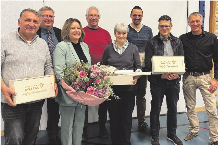 Femi Krasniqi (von links), Robert Schmid, Ursula Pfister, Hansueli Amsler, Esther Röthlin, Philipp Herzog, Lukas Knecht und Andreas Thommen. Foto: Simone Rufli