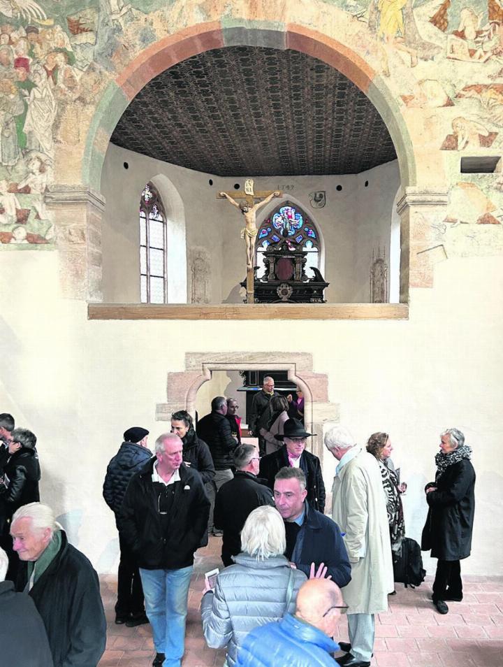 Viele Interessierte waren am Festakt zur Einweihung der neu restaurierten Kapelle anwesend. Foto: Janine Tschopp
