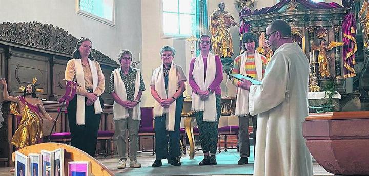Die fünf Liturgiebeauftragten mit Pfarreiseelsorger Ulrich Feger. Foto: zVg