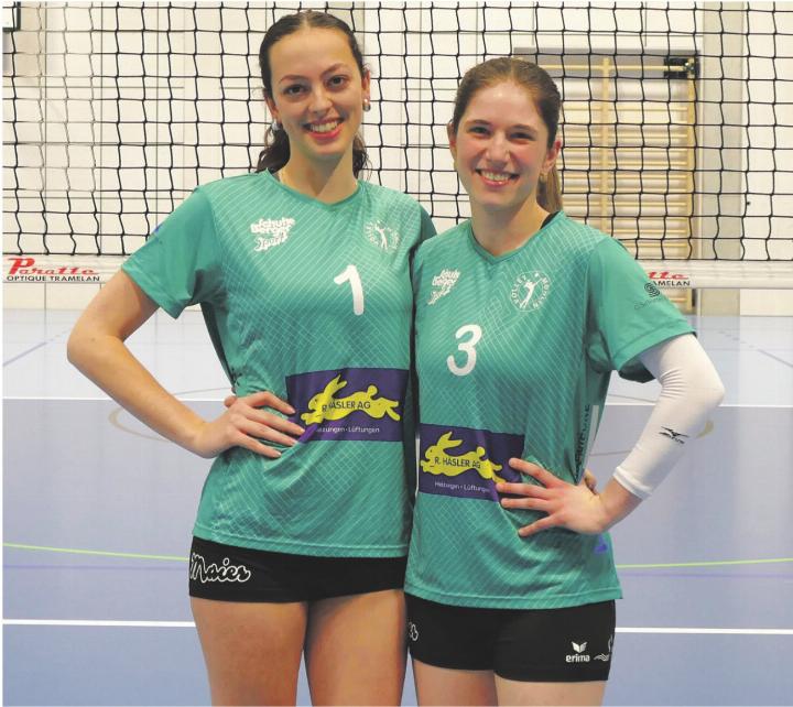 Mit ihrer Schlagkraft sorgen Mia Lanthemann (links) und Rebecca Frey für sehenswerte Angriffspunkte. Foto: Fiona Bopst Mit ihrer Schlagkraft sorgen Mia Lanthemann (links) und Rebecca Frey für sehenswerte Angriffspunkte. Foto: Fiona Bopst