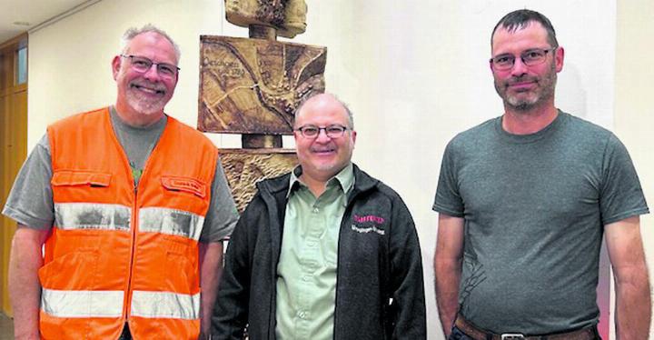 Von links: Dominik Belser (Inspektor FSKB), Alessandro Quaresima (Gemeinderat), Alexander Riner (Leiter Bauamt). Foto: zVg