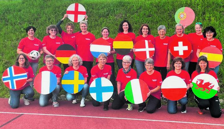 Bald ist Anpfiff: Während der Fussball-Europameisterschaft der Frauen öffnet die Frauenriege Wegenstetten die Tore ihrer EM-Schüür. Foto: zVg