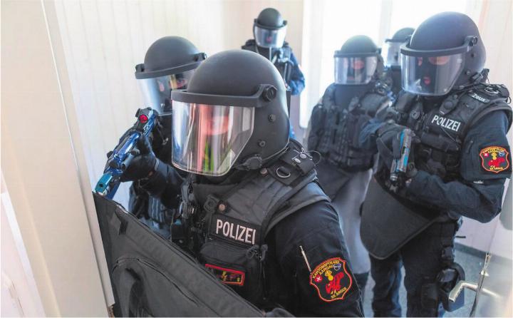 Die Sondereinheit «ARGUS» der Kantonspolizei Aargau bei einer Übung. Fotos: zVg Die Sondereinheit «ARGUS» der Kantonspolizei Aargau bei einer Übung. Fotos: zVg