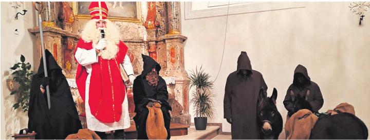 Samichlaus und Schmutzli waren nicht nur in der Kirche, sondern besuchten an zwei Tagen auch rund 30 Familien zu Hause. Foto: zVg