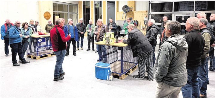 Der Apéro bot gute Gelegenheit für den Austausch. Fotos: zVg