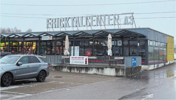 Im vorderen Bereich des Fricktal-Centers will McDonald’s ein Restaurant in das bestehende Gebäude einbauen. Foto: sh