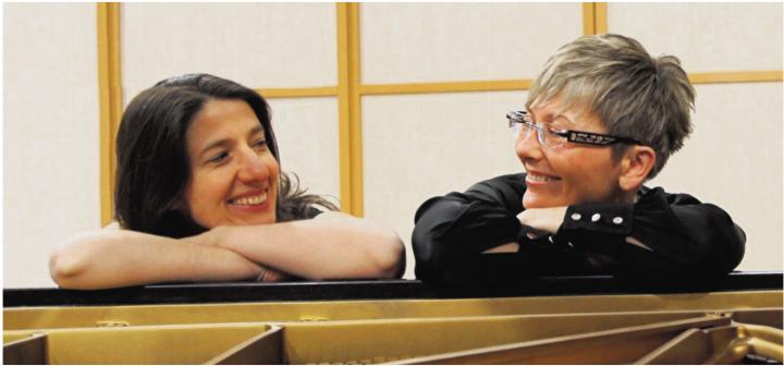 Halena Simon (rechts) und Liudmyla Polova werden den Zuschauern, als Botschafterinnen der Musik, die vierhändig gespielten Werke näherbringen. Foto: zVg