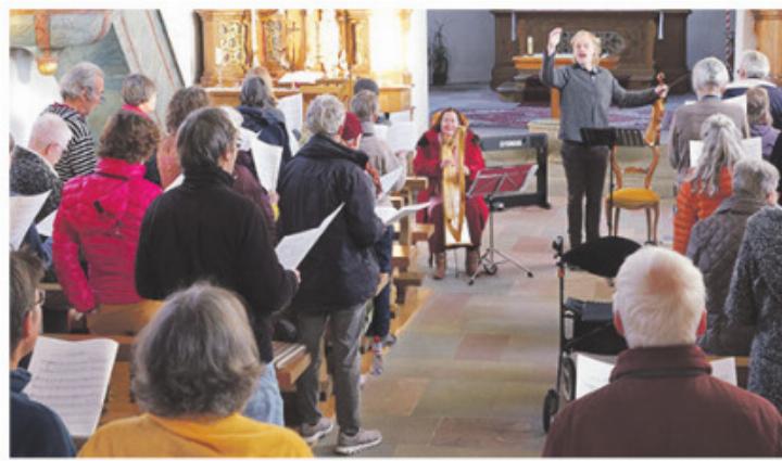 Die Singlustigen lernten Pilgerlieder aus Europa kennen. Foto: zVg